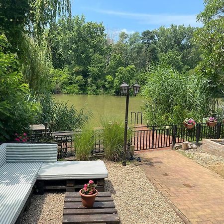 Csuka48 Apartman Szarvas Luaran gambar