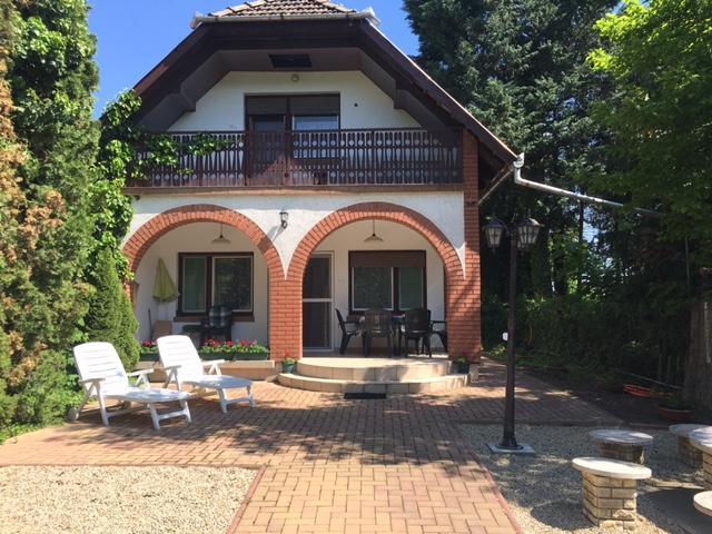 Csuka48 Apartman Szarvas Luaran gambar