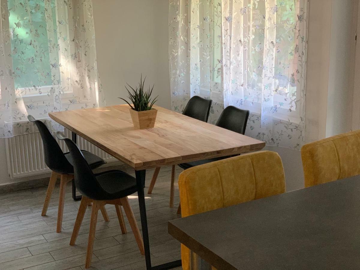 Csuka48 Apartman Szarvas Luaran gambar