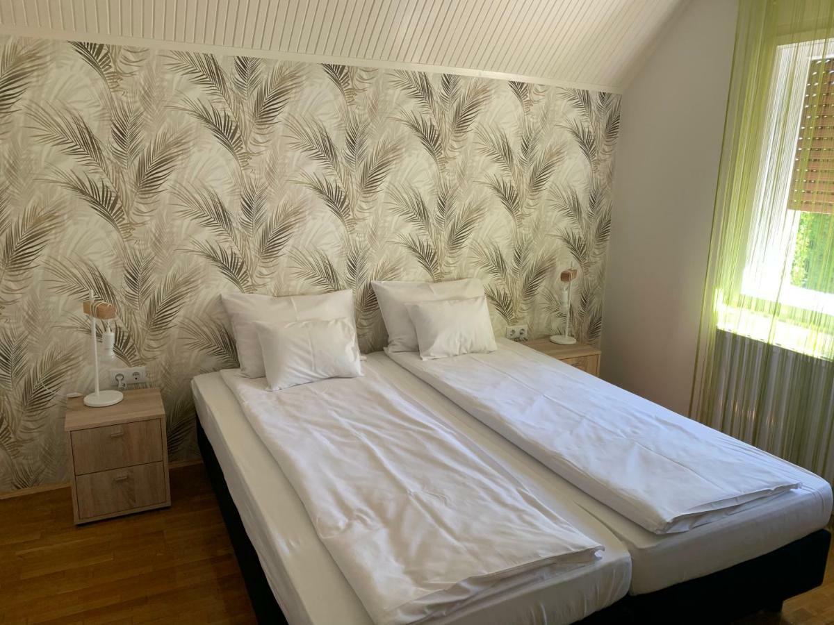 Csuka48 Apartman Szarvas Luaran gambar