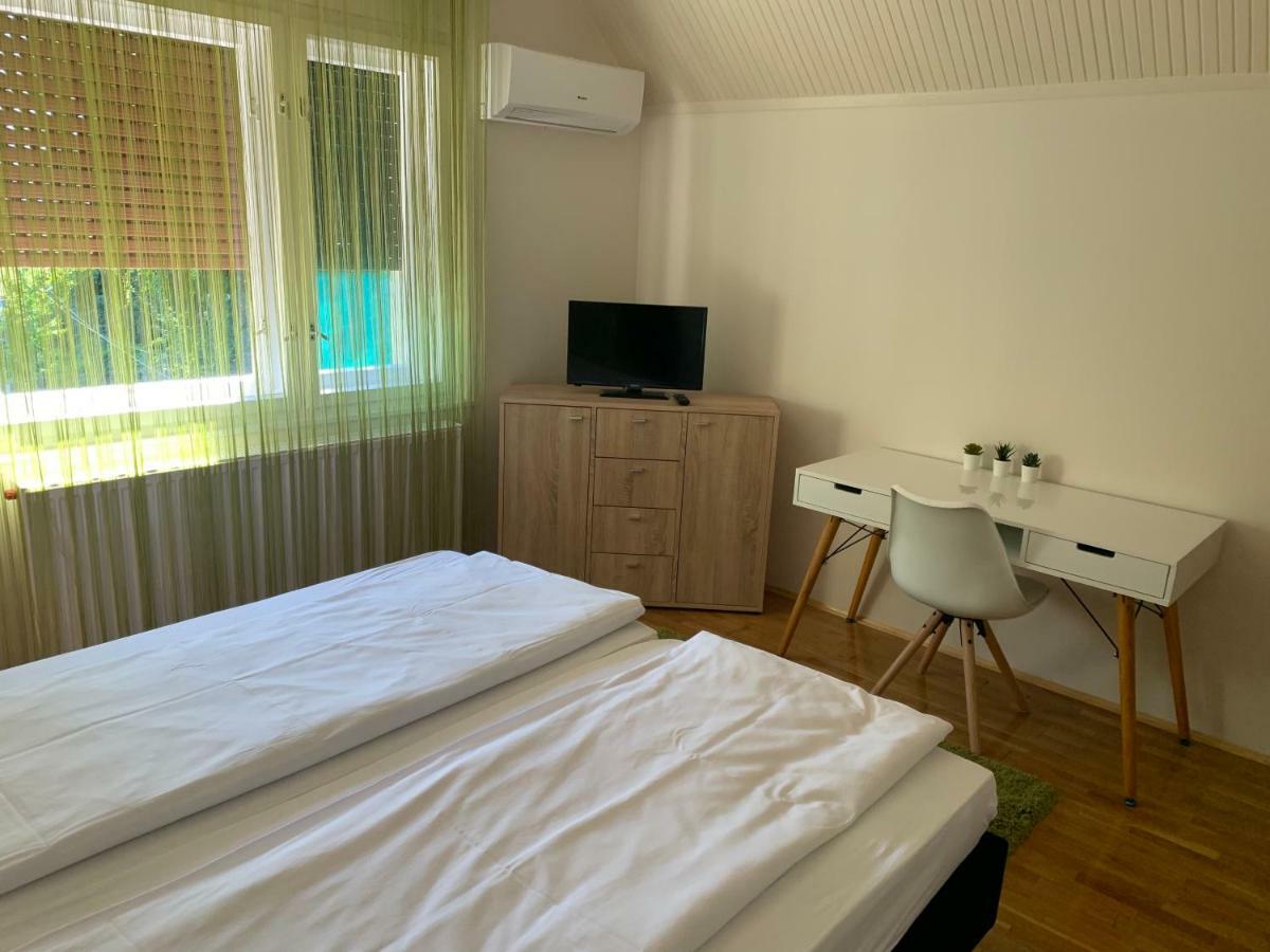 Csuka48 Apartman Szarvas Luaran gambar